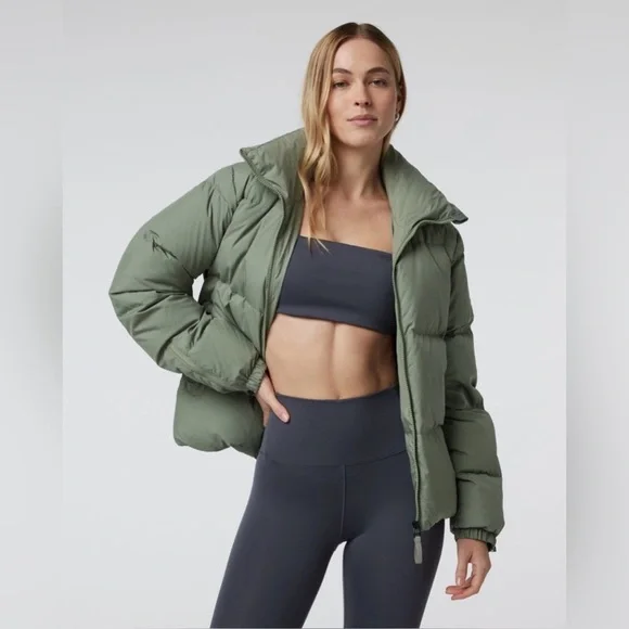 Vuori Hillside Down Jacket Sz. Small with tags - Picture 3 of 4